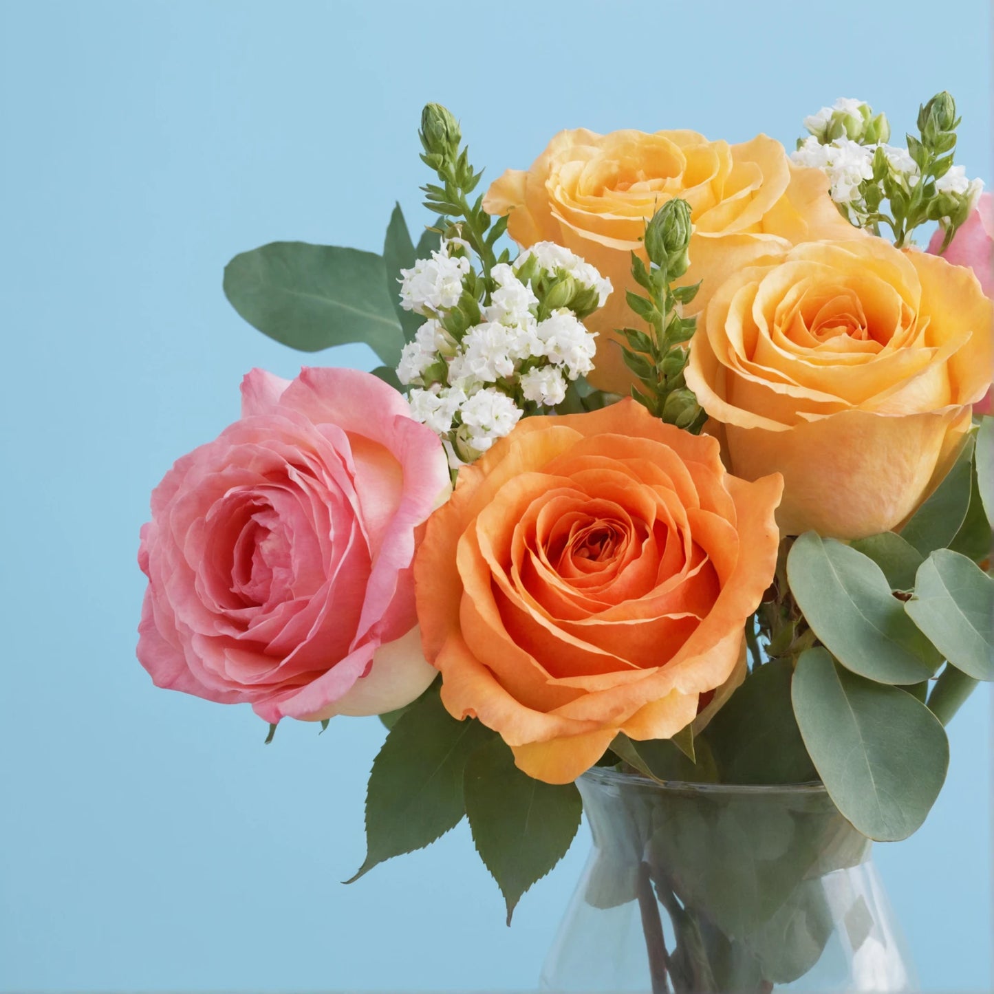 Soft Elegance: A Bouquet of Roses and Eucalyptus