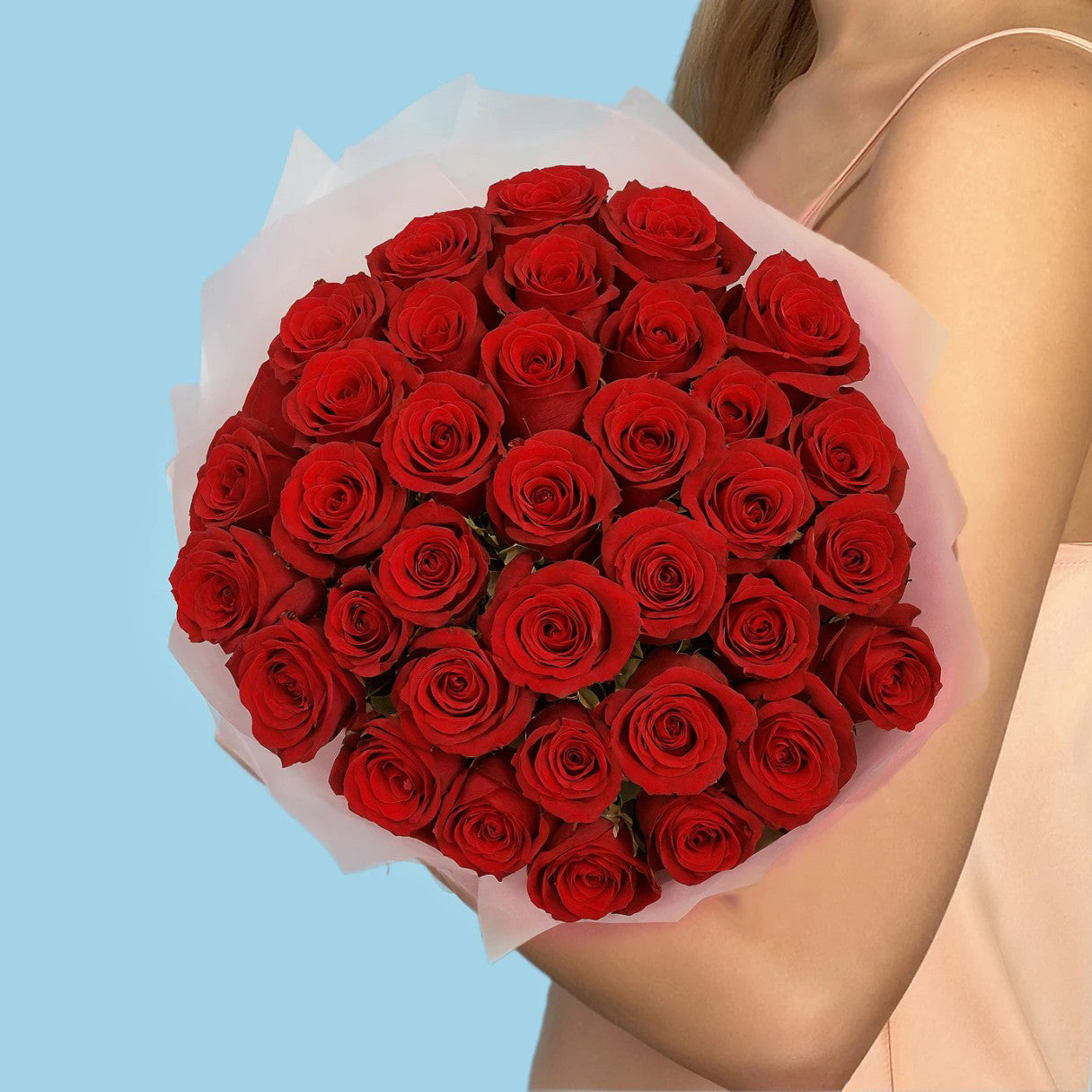Elite Elegance: 33 Premium Red Roses
