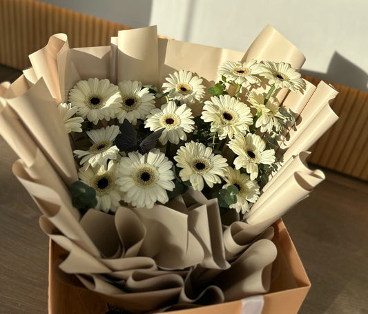"Gerbera Glow: Vibrant 15-Bloom Bouquet"