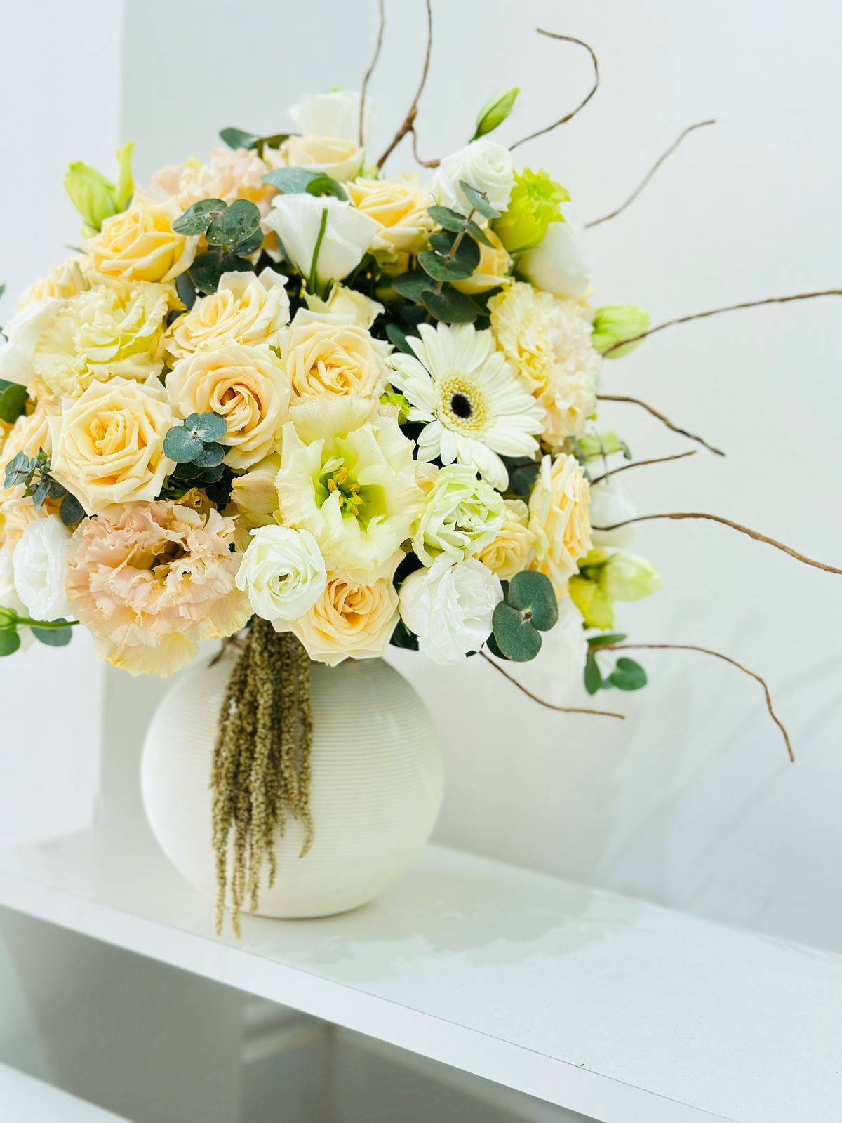 A Graceful Blend of Elegance and Freshness