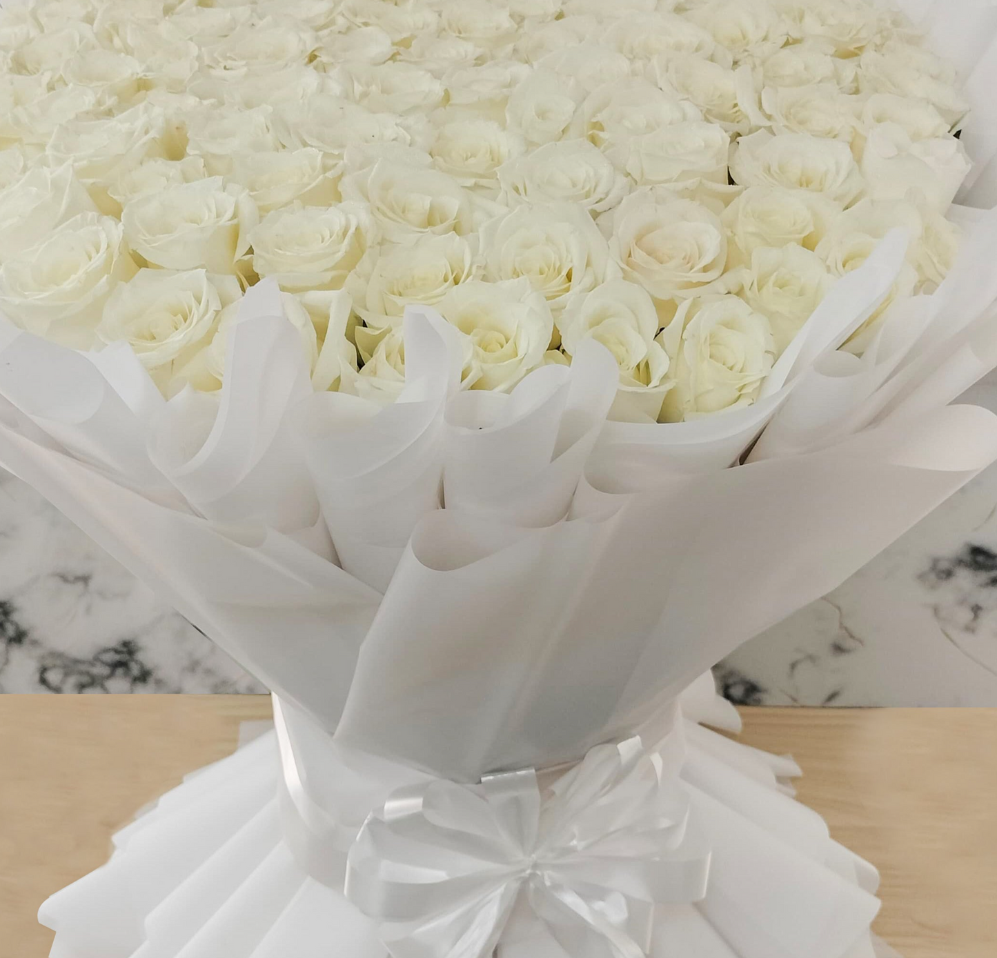 Elegance in Abundance: 101 White Beauty Roses