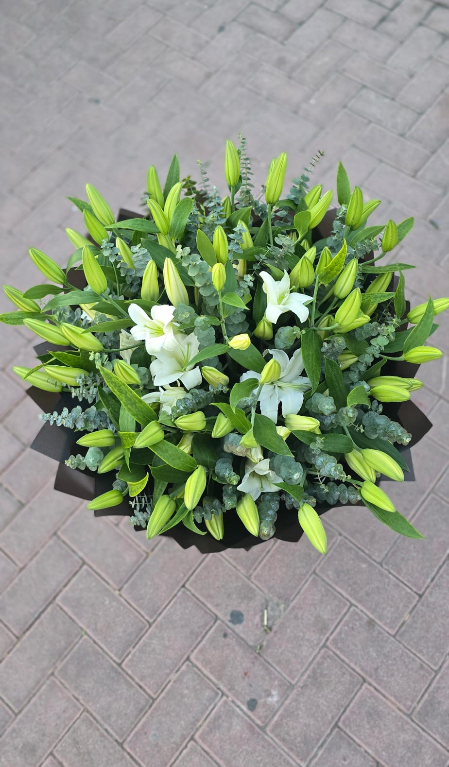 25 white lilies bouquet